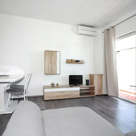 Cosy In Tisno, 40 Sqm, Parking Included