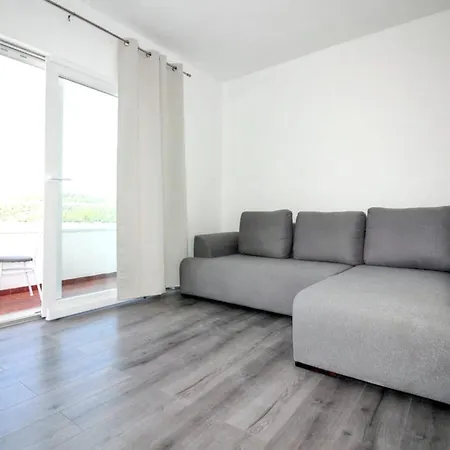 Cosy In Tisno, 40 Sqm, Parking Included Apartment
